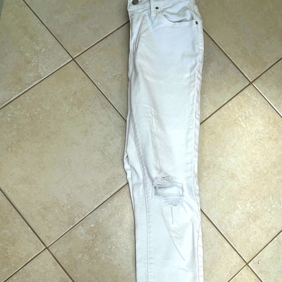 Levi’s white high rise skinny jeans - Picture 2 of 2